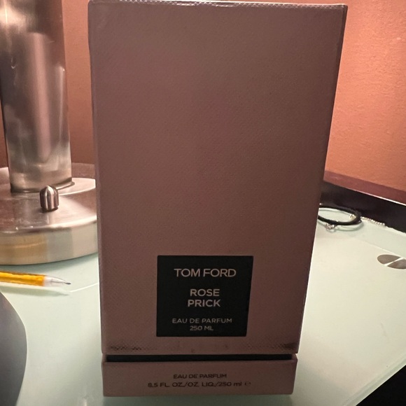 Rose Prick by Tom Ford. Beautiful, long-lasting and rich fragrance. - Picture 2 of 2